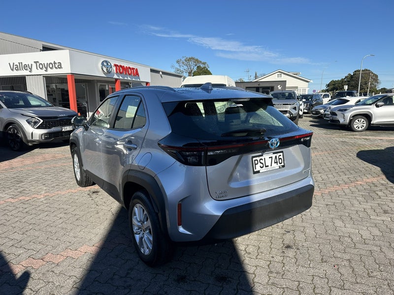 2023 Toyota Yaris Cross GX 1.5P HV ECVT FWD SUV... image 5