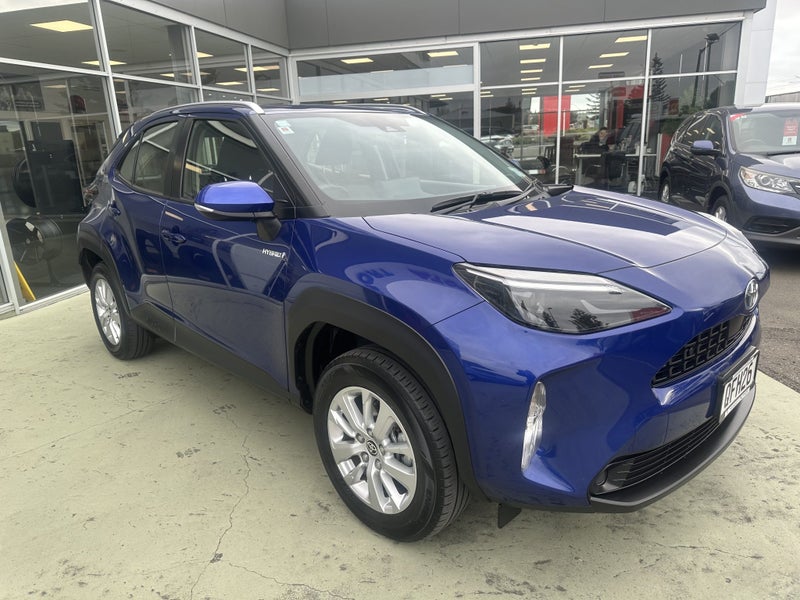 2023 Toyota Yaris Cross GX 1.5P HYBRID FWD SUV... image 3