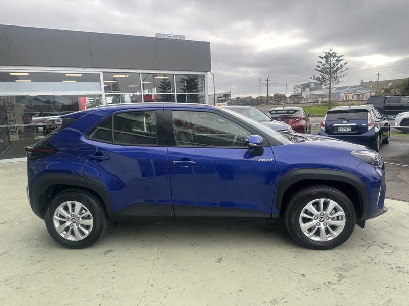 2023 Toyota Yaris Cross GX 1.5P HYBRID FWD SUV... image 5