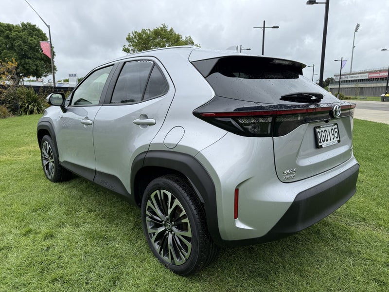 2023 Toyota Yaris Cross Limited 1.5P Hybrid FWD... image 5