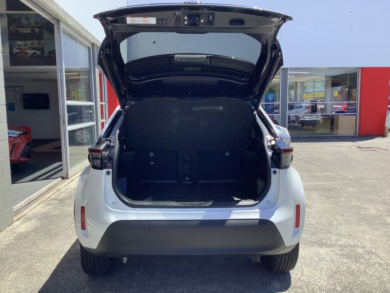 2023 Toyota Yaris Cross Limited 1.5P HYBRID SUV image 4