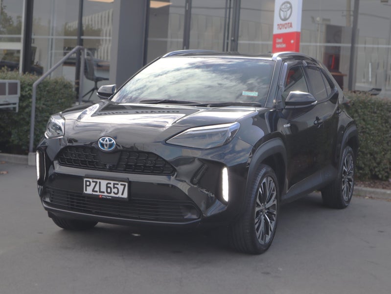 2023 Toyota Yaris Cross Limited HYBRID, Push Start image 3