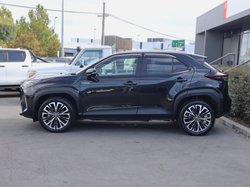 2023 Toyota Yaris Cross Limited HYBRID, Push Start image 4