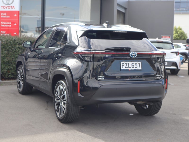 2023 Toyota Yaris Cross Limited HYBRID, Push Start image 5