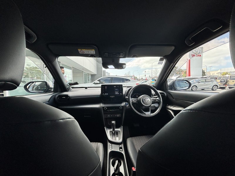 2023 Toyota Yaris Cross Z LIMITED HYBRID image 2