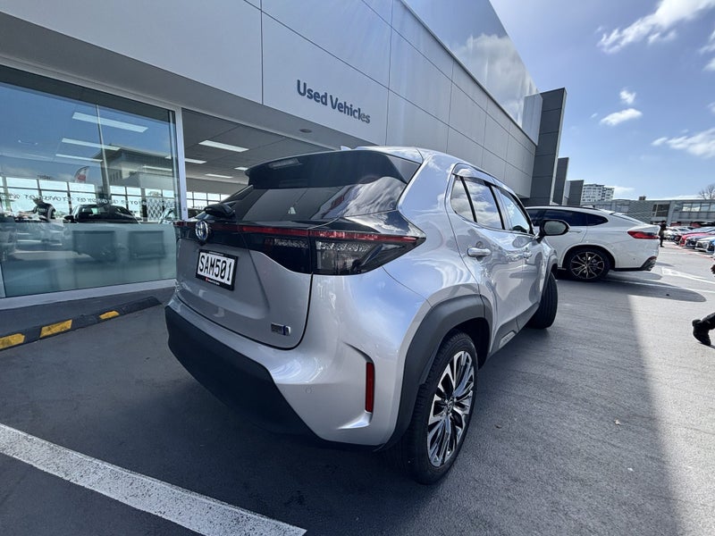 2023 Toyota Yaris Cross Z LIMITED HYBRID image 3