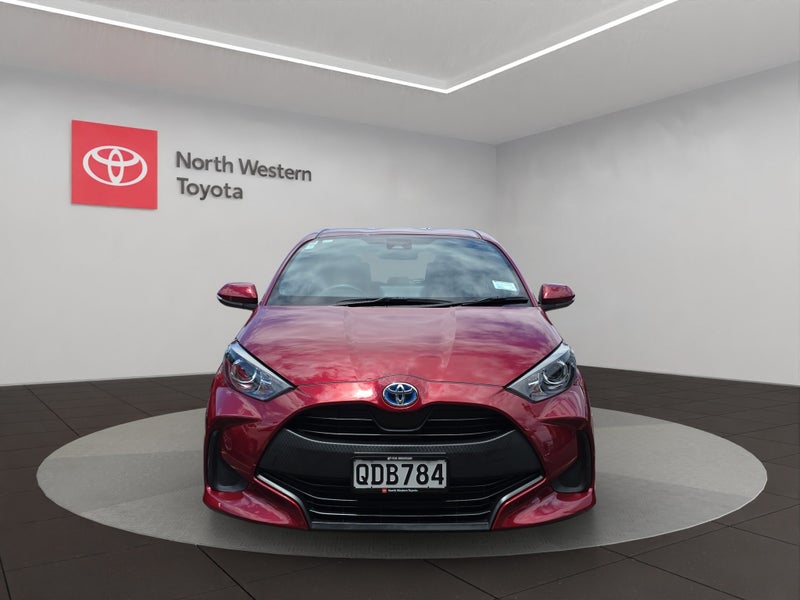 2023 Toyota Yaris GX 1.5L Hybrid FWD Hatchback image 2