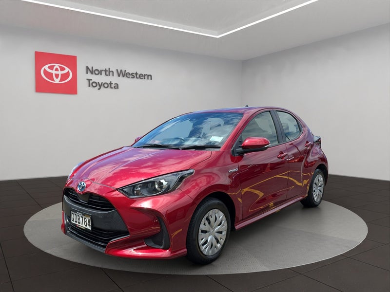 2023 Toyota Yaris GX 1.5L Hybrid FWD Hatchback image 3