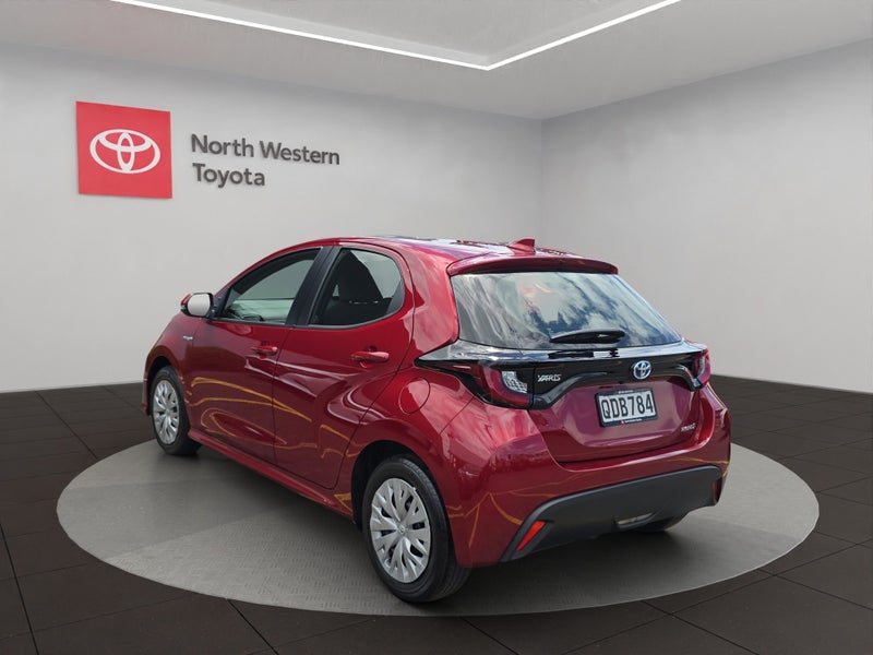 2023 Toyota Yaris GX 1.5L Hybrid FWD Hatchback image 5