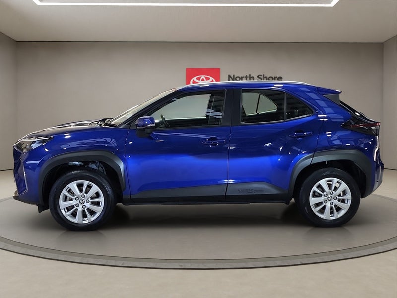 2023 Toyota Yaris GX 1.5L Hybrid FWD SUV image 4