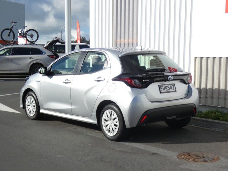 2023 Toyota Yaris GX 1.5P HV ECVT FWD HB/5D/5S... image 5
