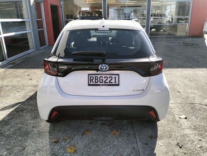 2023 Toyota Yaris GX 1.5P HV ECVT Hybrid Hatchback image 3