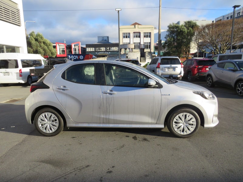 2023 Toyota Yaris GX 1.5P Hybrid ECVT FWD image 3