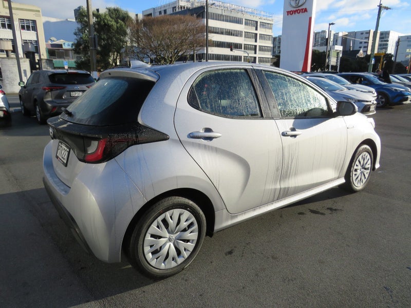 2023 Toyota Yaris GX 1.5P Hybrid ECVT FWD image 4