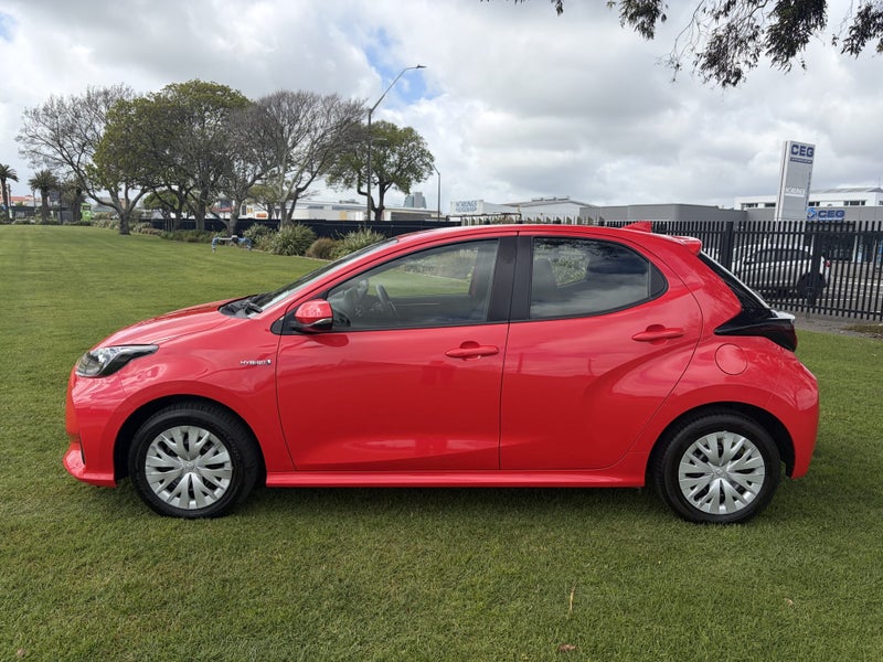 2023 Toyota Yaris GX 1.5P Hybrid FWD Automatic... image 5