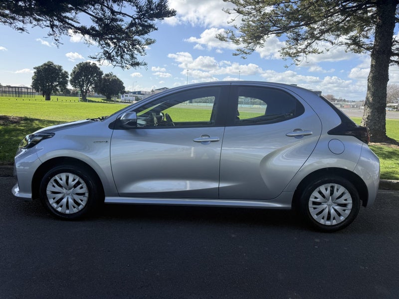2023 Toyota Yaris GX 1.5P Hybrid FWD Automatic... image 2