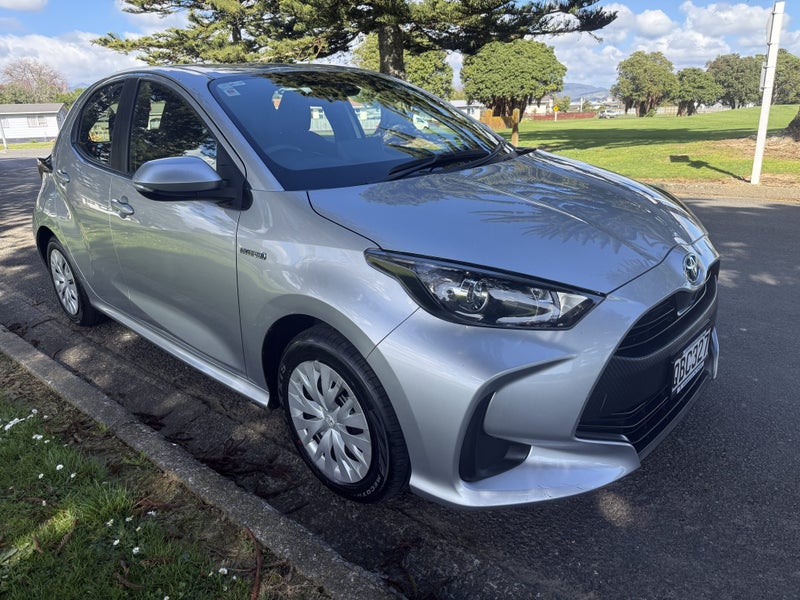 2023 Toyota Yaris GX 1.5P Hybrid FWD Automatic... image 5