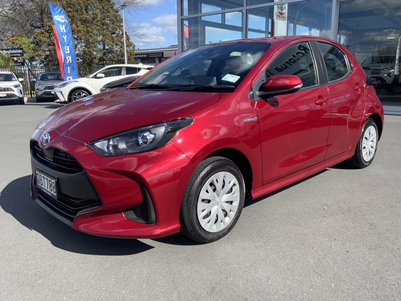 2023 Toyota Yaris GX Hybrid - one owner & certi... image 4