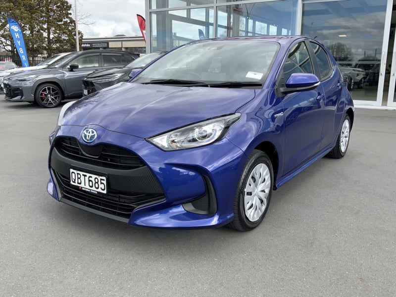 2023 Toyota Yaris GX Hybrid - One owner from ne... image 5