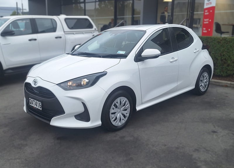 2023 Toyota Yaris GX PETROL, Hatchback image 3