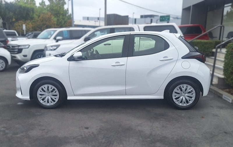 2023 Toyota Yaris GX PETROL, Hatchback image 4