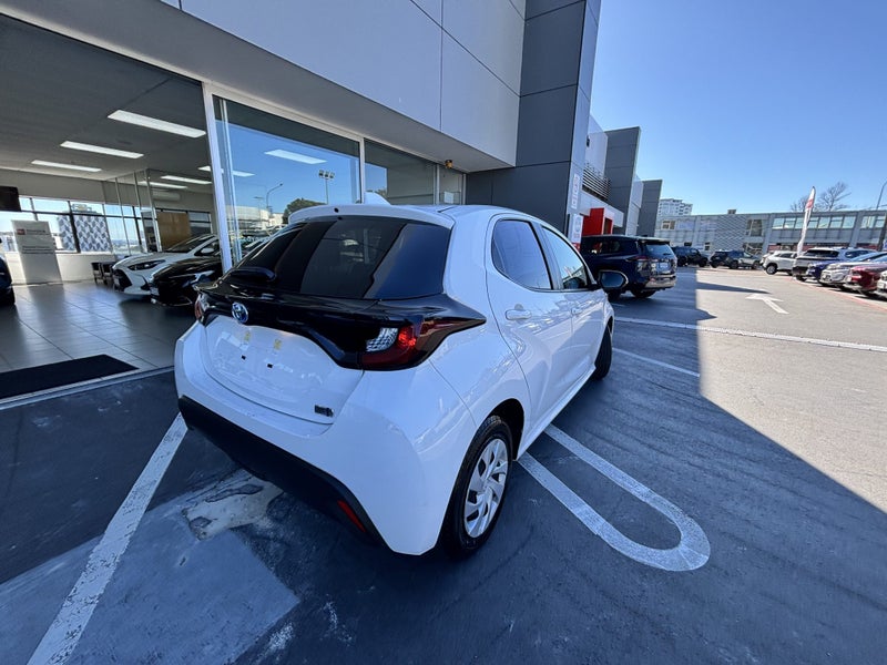 2023 Toyota Yaris Hybrid image 3