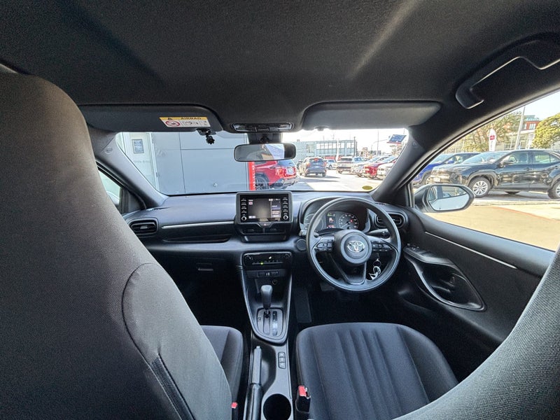 2023 Toyota Yaris Hybrid image 2