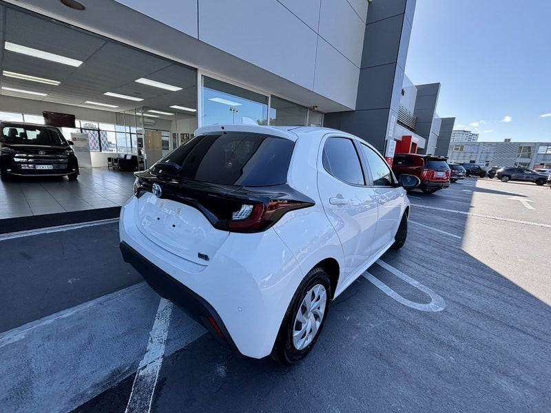 2023 Toyota Yaris Hybrid image 3