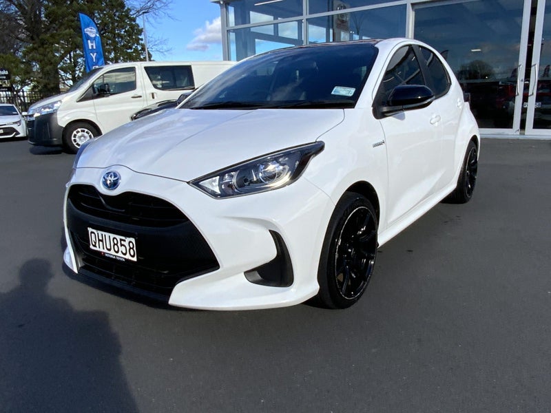 2023 Toyota Yaris NZ New Hybrid Low Kms & Certi... image 4