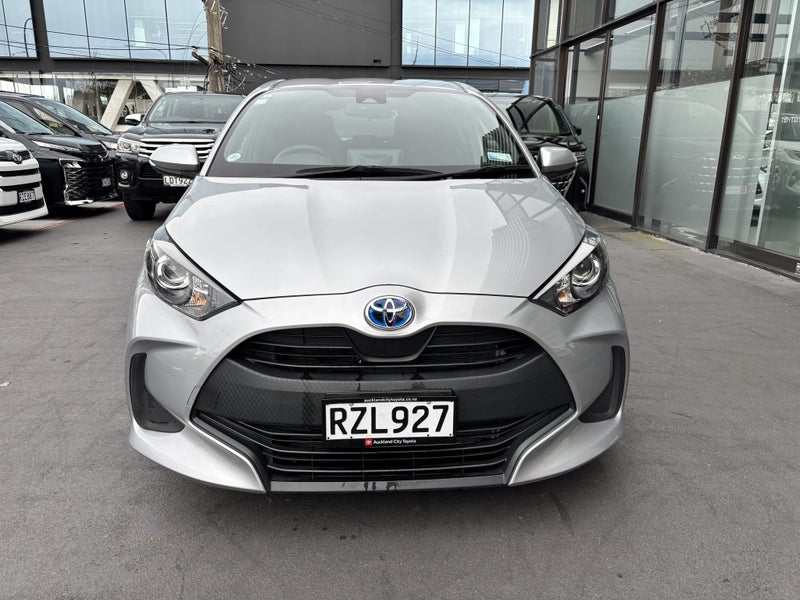 2023 Toyota Yaris X HYBRID image 4