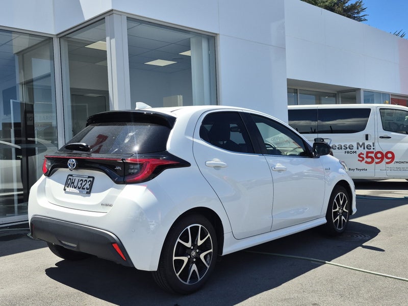 2023 Toyota Yaris ZR 1.5P HYBRID Auto image 3