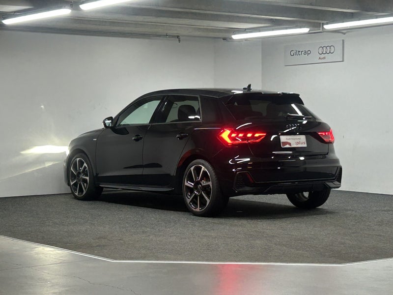 2024 Audi A1 35 TFSI S line image 4