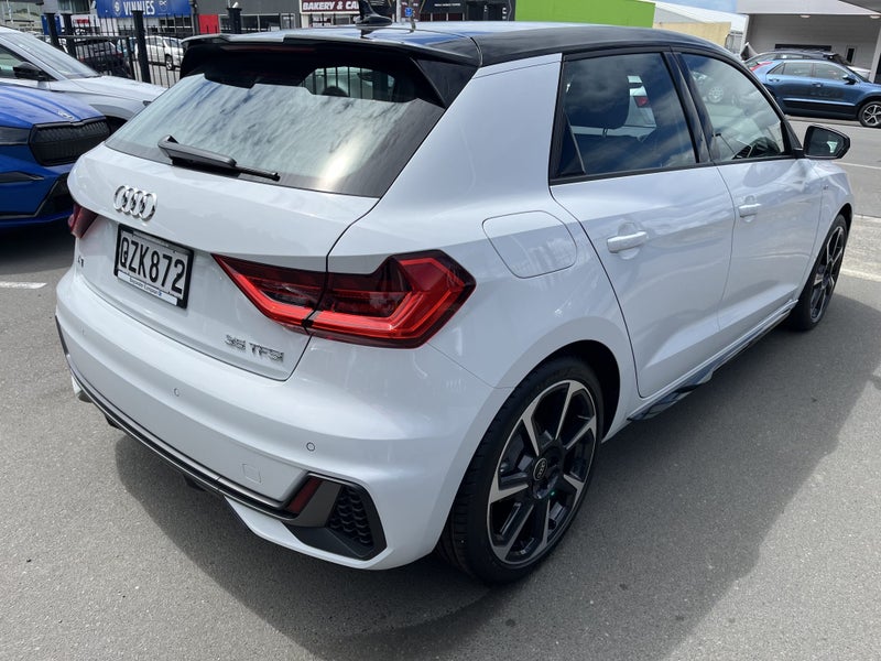 2024 Audi A1 35 TSI S Line image 3