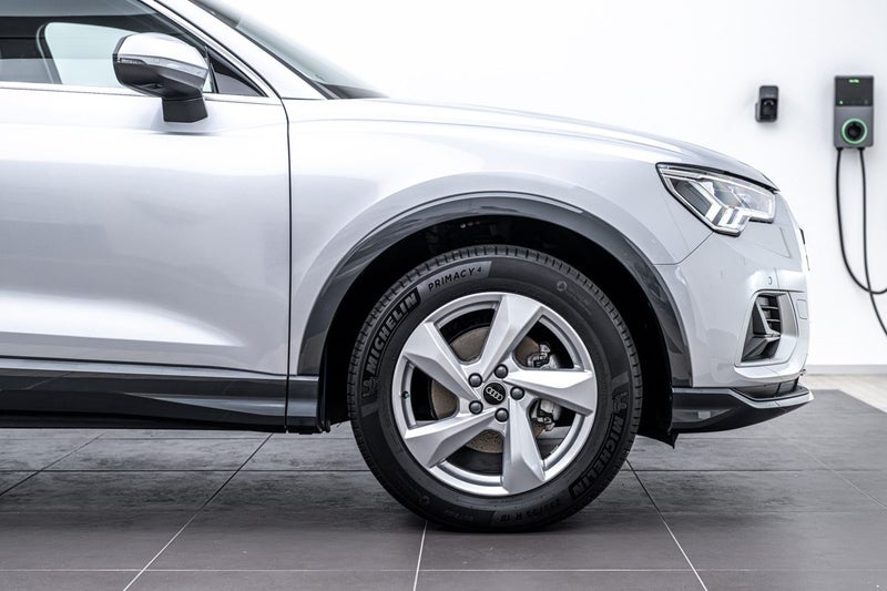 2024 Audi Q3 35 TFSI ADVANCED image 3
