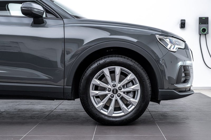 2024 Audi Q3 45 TFSI E image 3