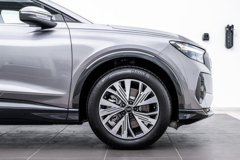 2024 Audi Q4 40 e-tron Advanced image 3