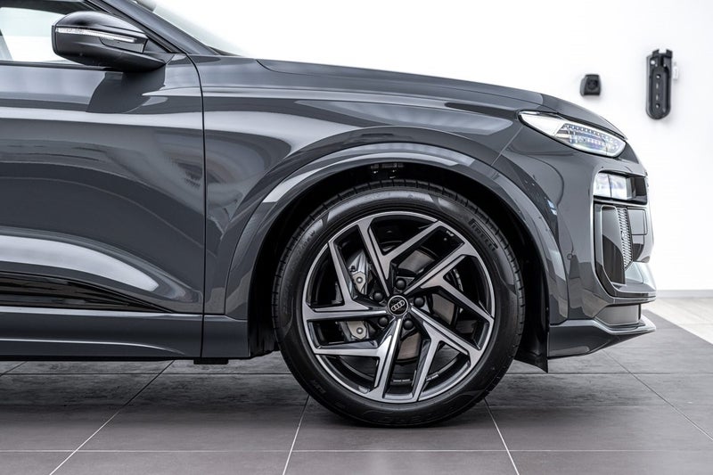 2024 Audi Q6 SUV e-tron quattro (285KW) image 3