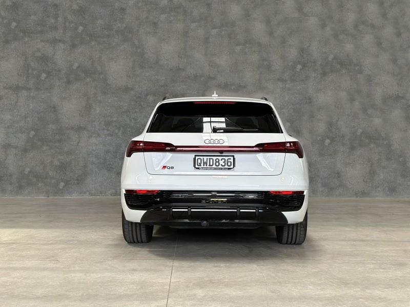 2024 Audi Q8 55 e tron S line image 3