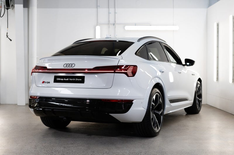 2024 Audi SQ8 e-tron Sportback image 2
