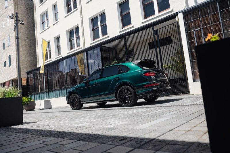 2024 Bentley Bentayga V8 Azure image 3