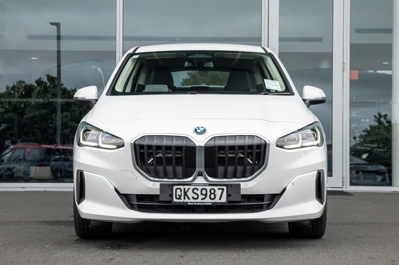 2024 BMW 225e 225e xDrive image 2