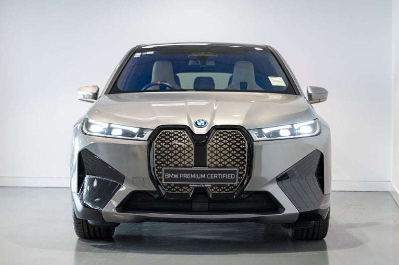 2024 BMW iX M60 xDrive image 3