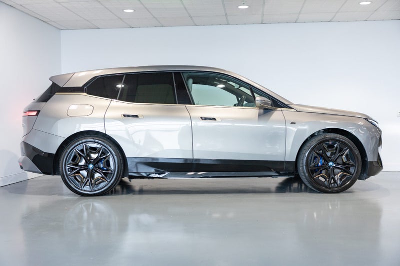 2024 BMW iX M60 xDrive image 5