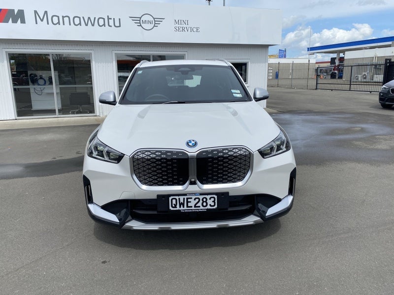 2024 BMW iX1 eDrive20 - X Line & Innovations image 3
