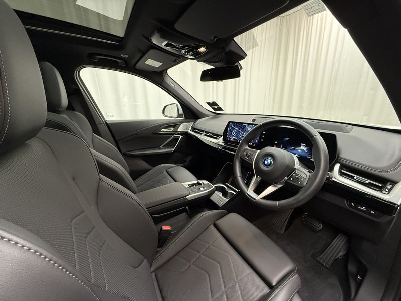 2024 BMW iX1 eDrive20 Xline + Innovations Package image 4