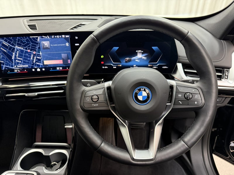 2024 BMW iX1 eDrive20 Xline + Innovations Package image 5