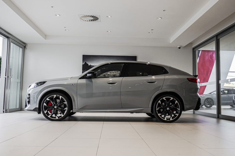 2024 BMW X2 M35i xDrive M Sport Pro & Innovations image 5