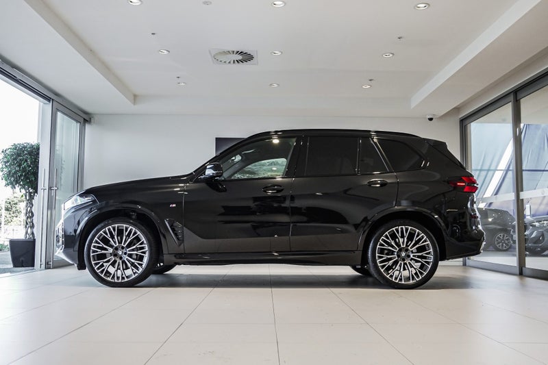 2024 BMW X5 xDrive 40d M Sport + Innovations image 5