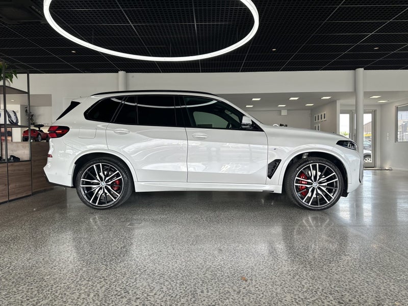 2024 BMW X5 XDRIVE30D M Sport Pro Innovations image 3