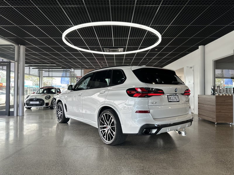 2024 BMW X5 XDRIVE30D M Sport Pro Innovations image 4